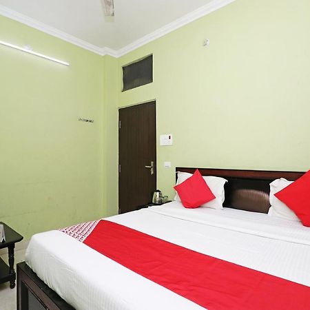 Capital O 11480 Hotel Blue Star Varanasi Exterior foto