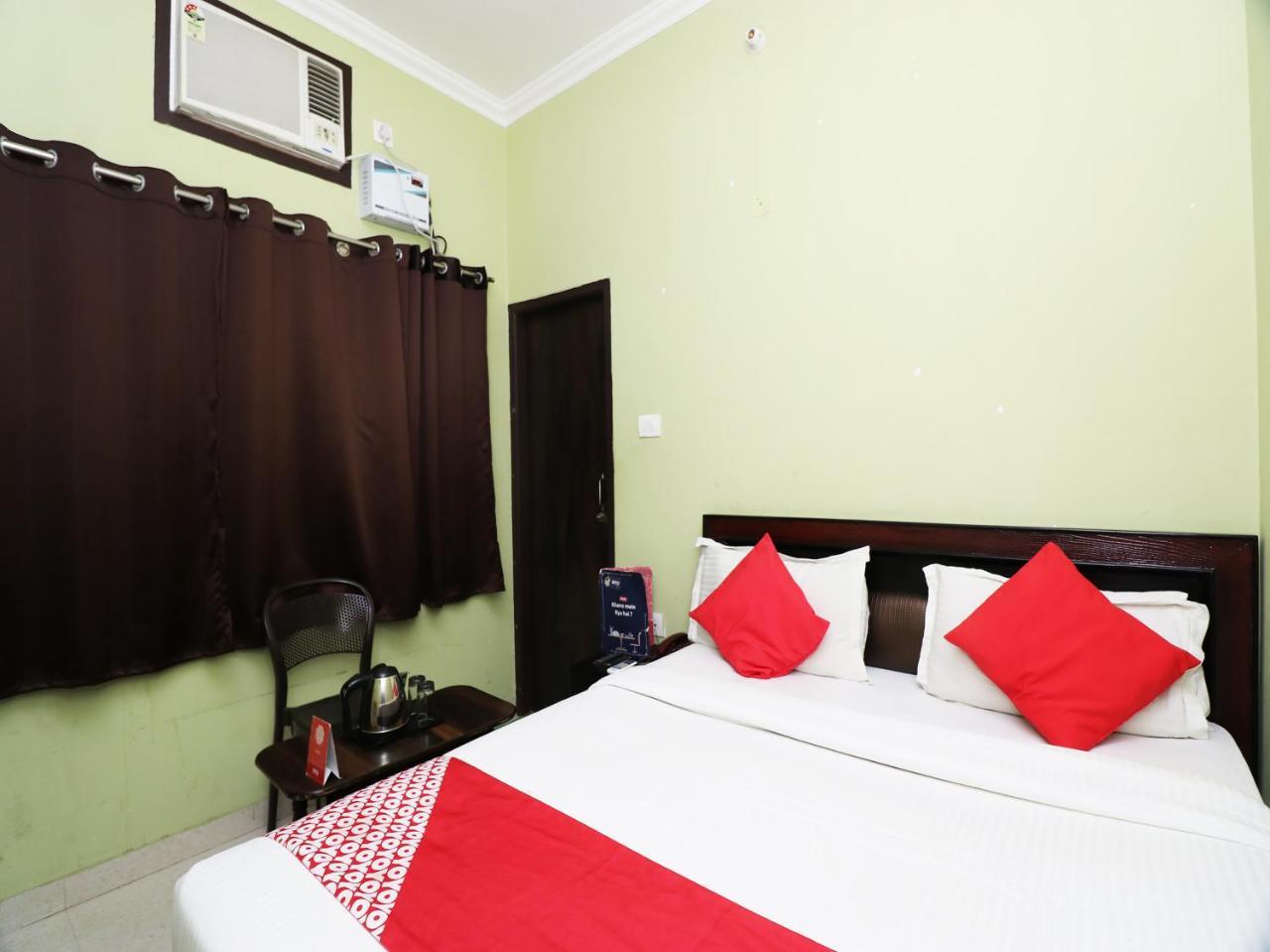 Capital O 11480 Hotel Blue Star Varanasi Exterior foto