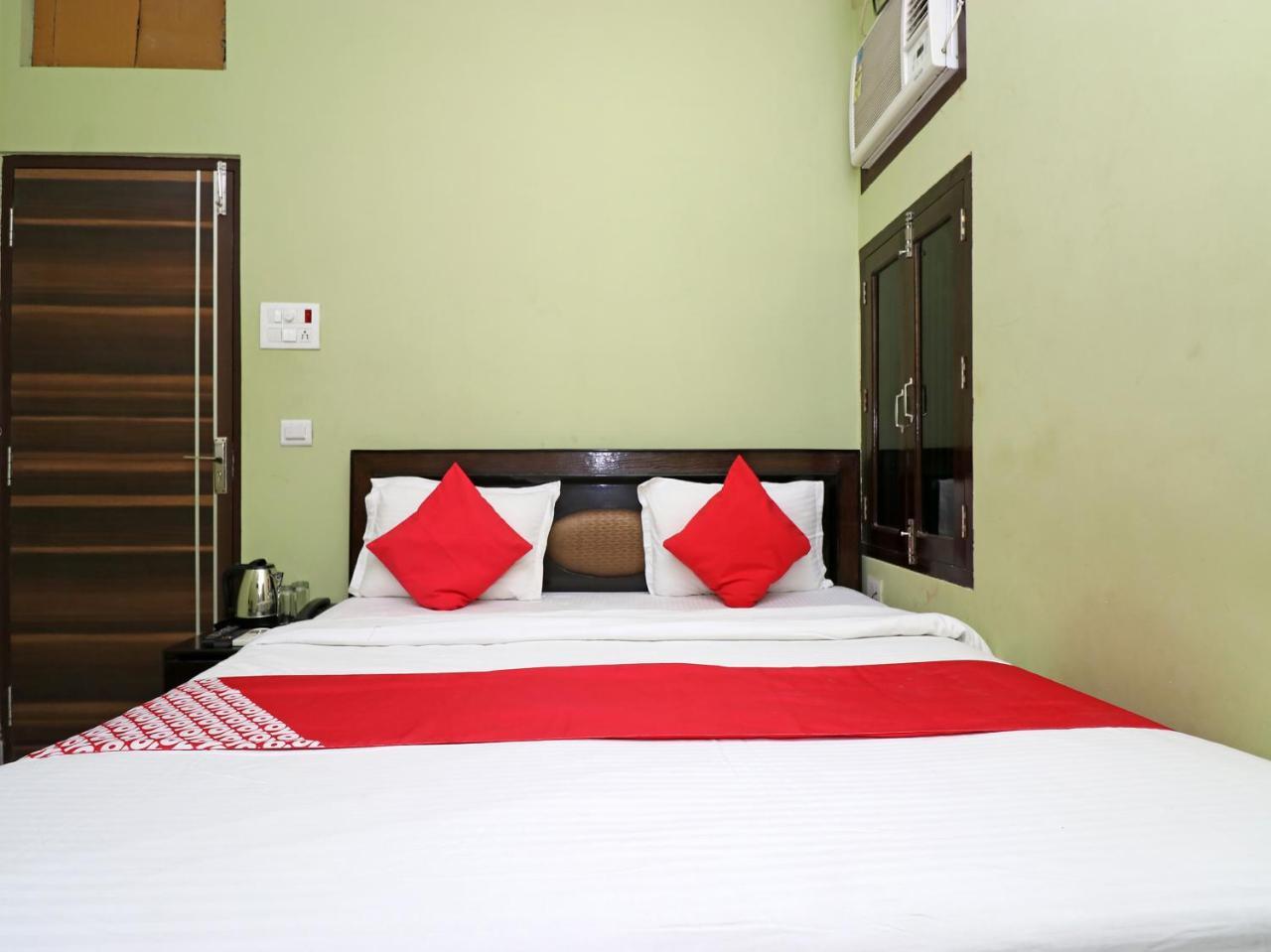 Capital O 11480 Hotel Blue Star Varanasi Exterior foto