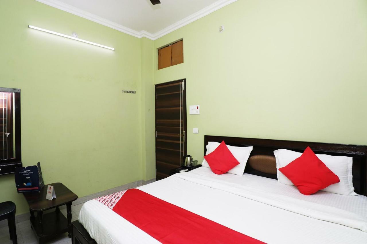 Capital O 11480 Hotel Blue Star Varanasi Exterior foto